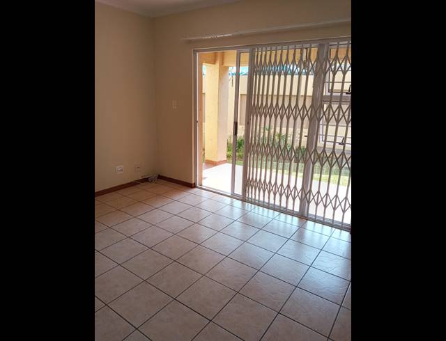 2 BEDROOM APARTMENT FOR SALE IN SUNNINGHILL